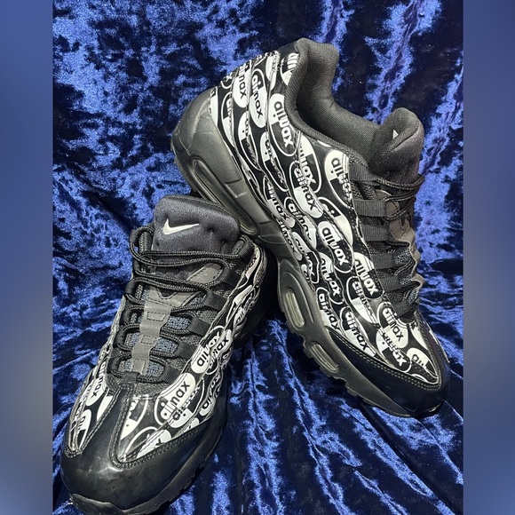 Nike Air MaxBlack and White Patterned Sneakers size 9